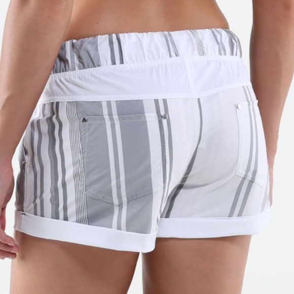 ❤️LULULEMON PLAY ALL DAY SHORT 3”-GROOVY STRIPE NIMBUS/WHITE-12❤️ - Picture 6 of 15